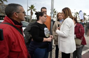 María José Catalá habla con vecinos de Orriols